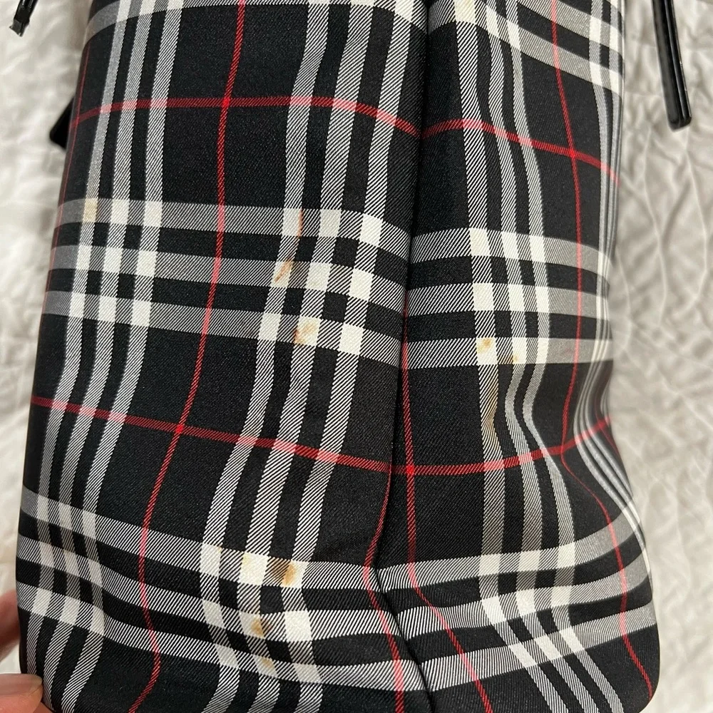 Burberry Bucket - Picture 5 of 9